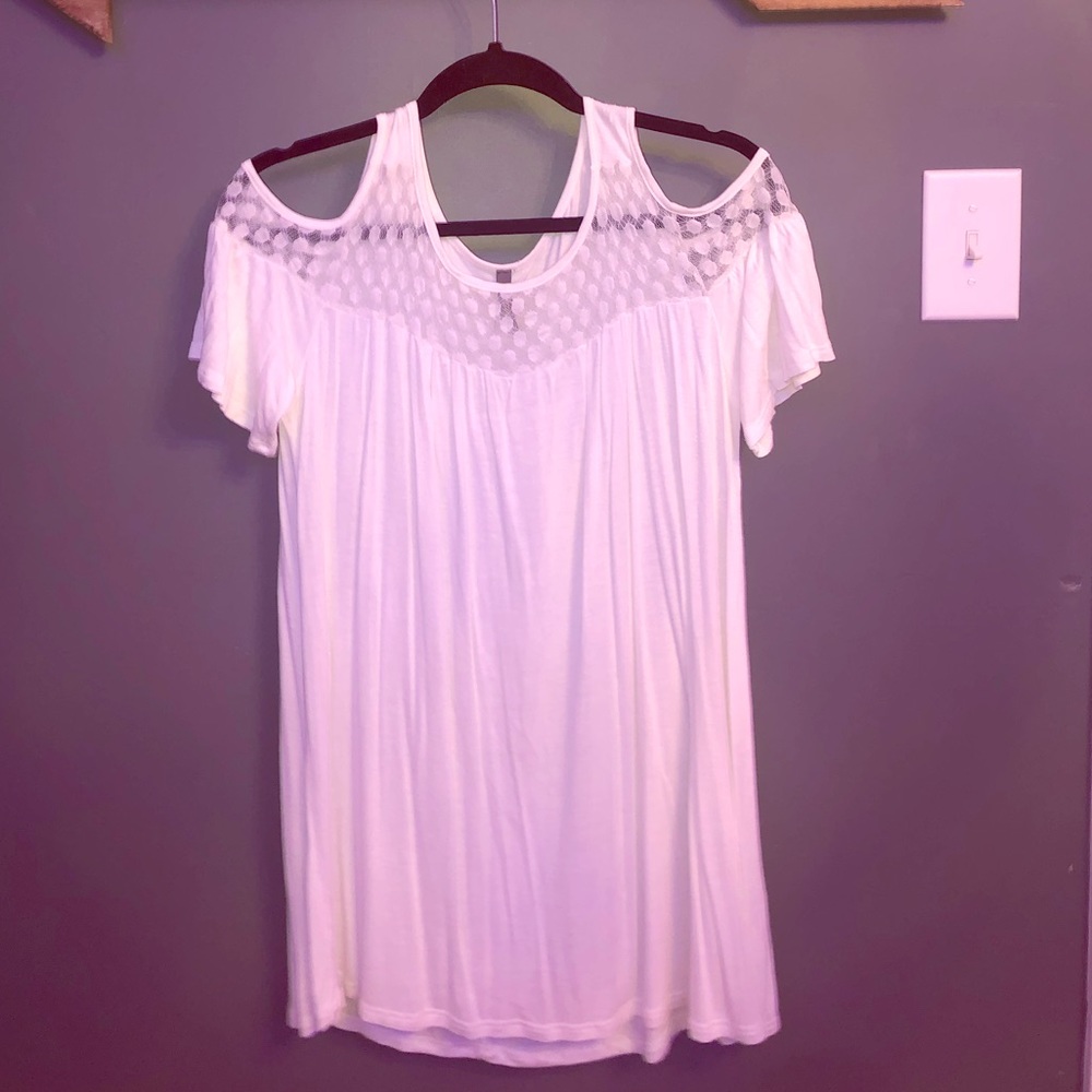 white cold shoulder,, laced top